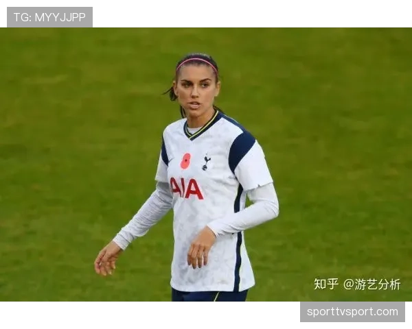 亚历克斯·摩根今天穿的那双鞋，月薪都不止一个月了吧？