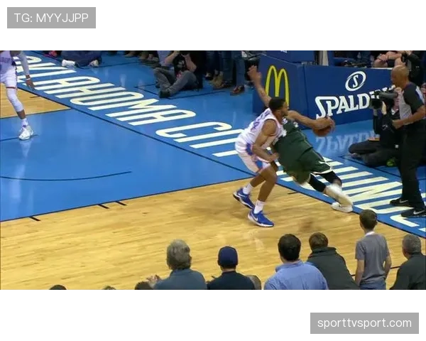 判罚争议：为何裁判常对相似犯规做出不同判罚？